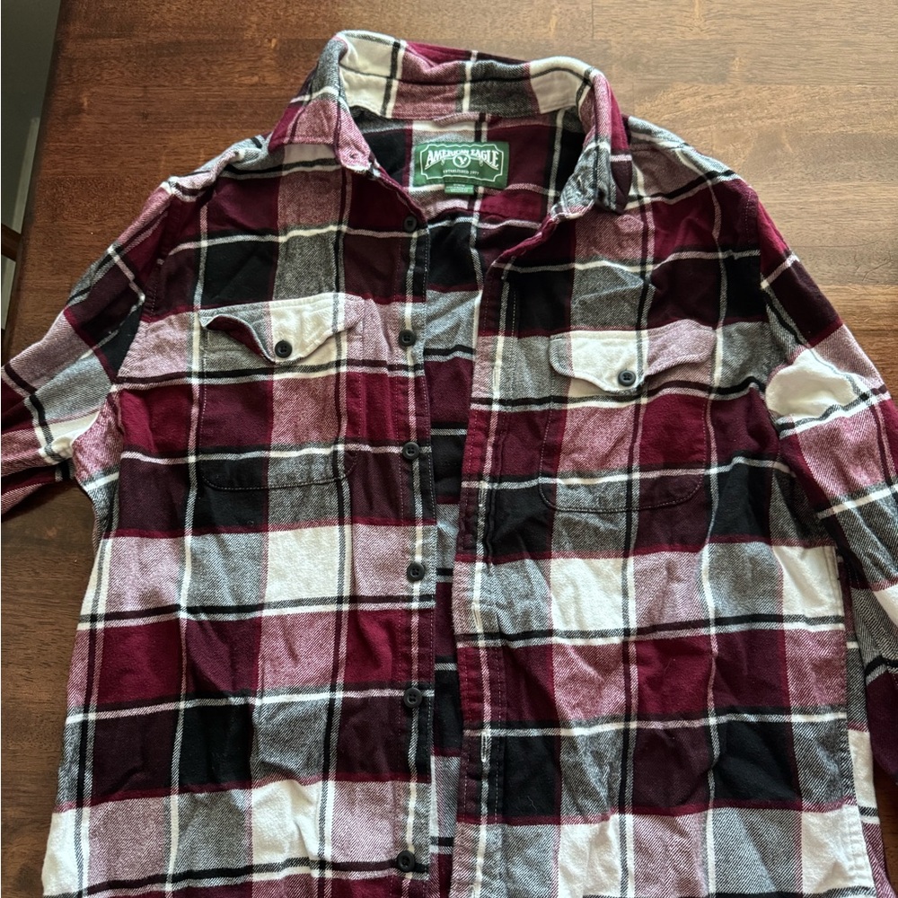 American Eagle Men's Plaid Flannel long sleeve - Red, white and Black